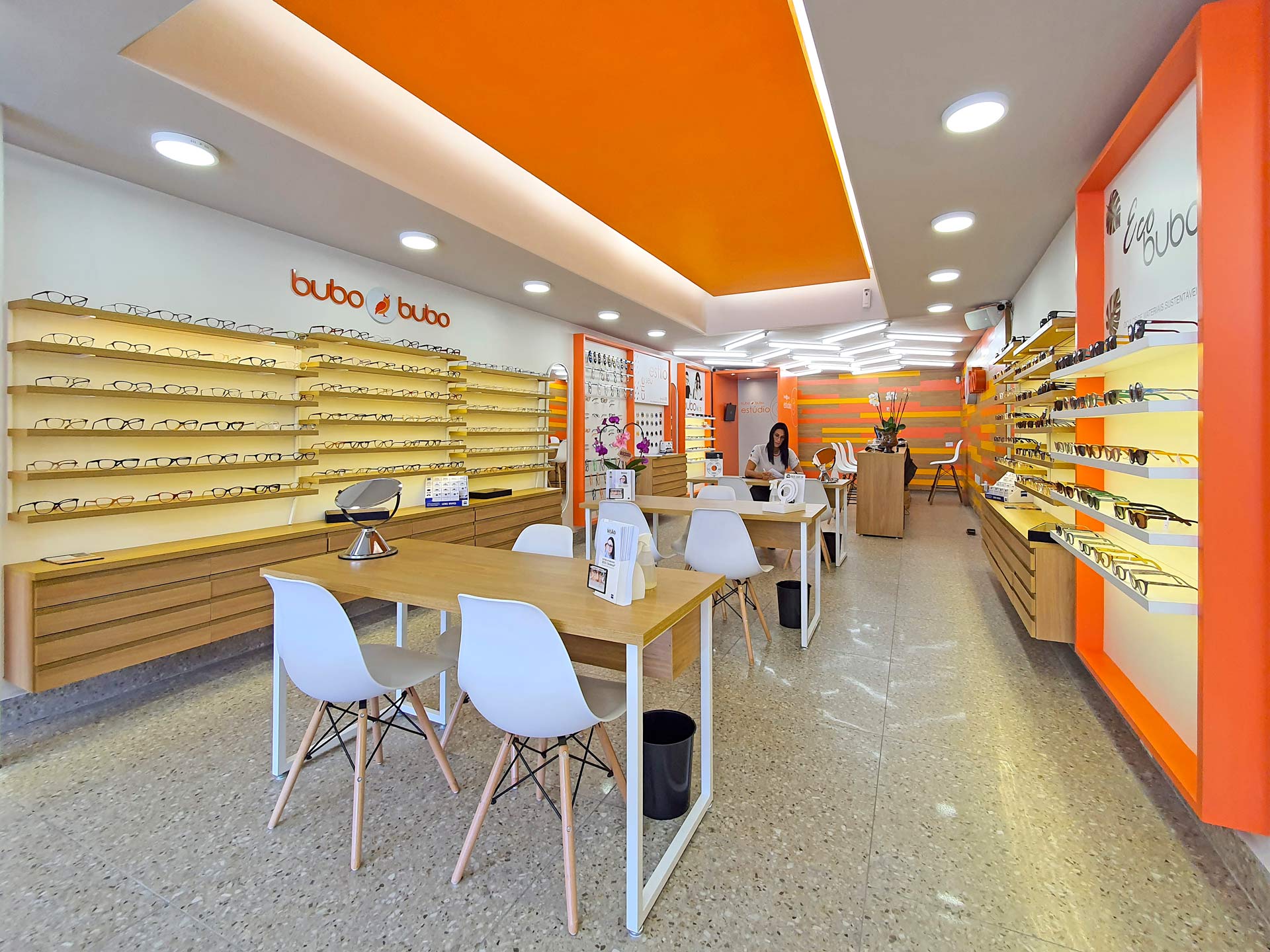 Arquitetura de interior de loja de óculos, ótica, Bubo Bubo.