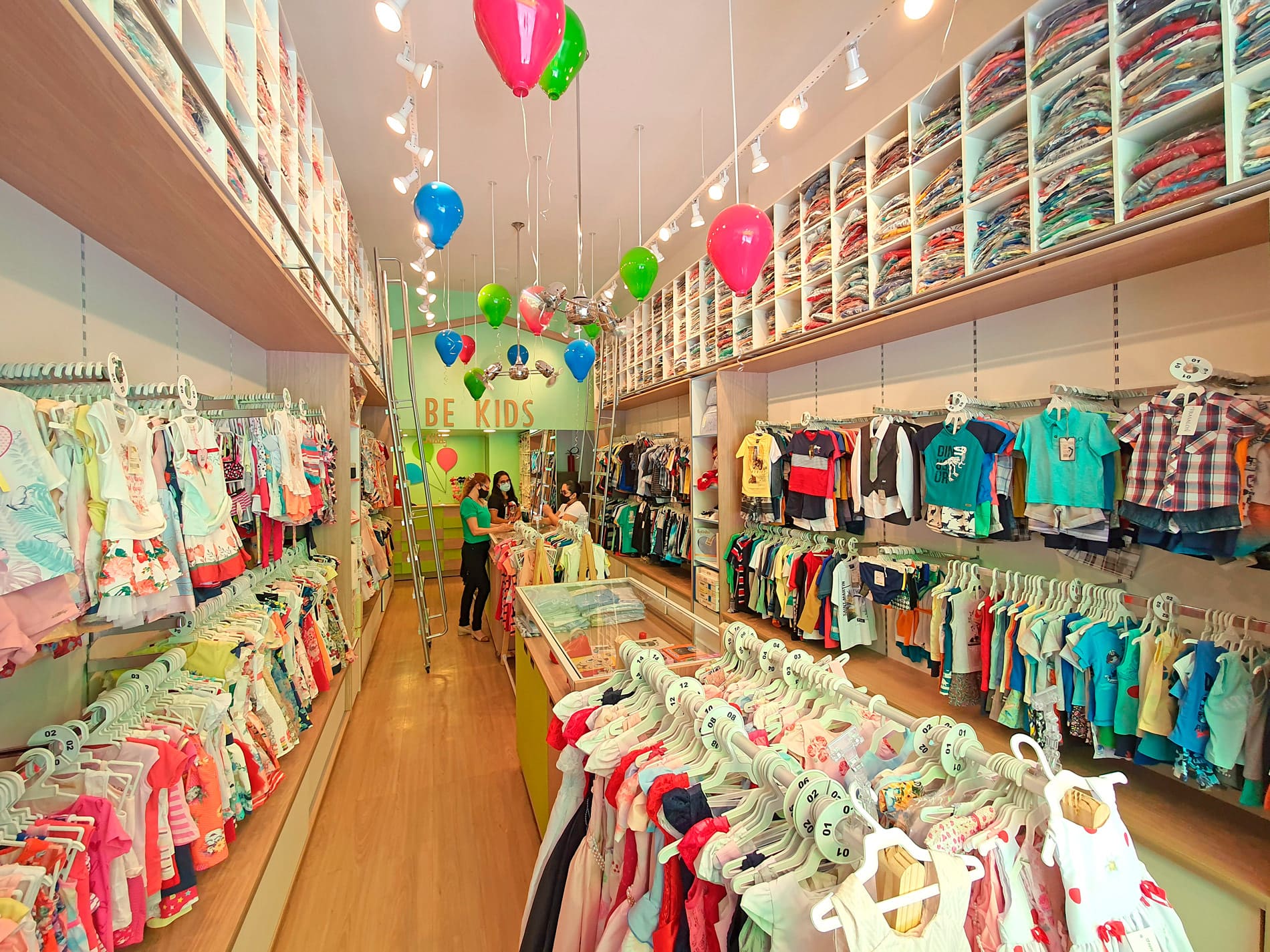 Arquitetura de interior para loja de roupas e acessórios bebê e infantil, Be Kids.