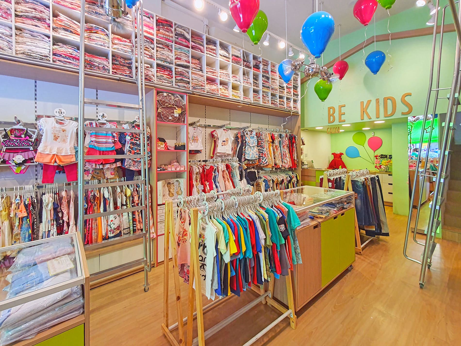 Arquitetura de interior para loja de roupas e acessórios bebê e infantil, Be Kids.