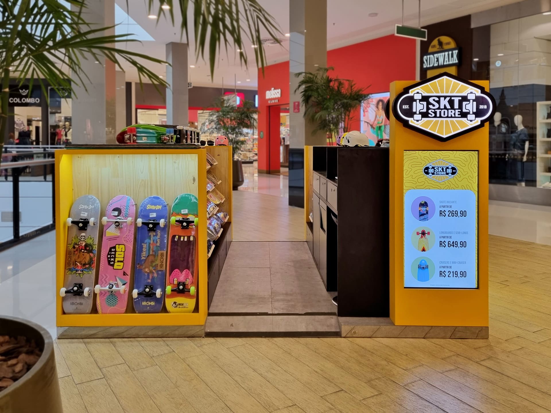 Projeto de loja, quiosque, de shopping para skates e acessórios, SKT Store.